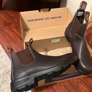 Blundstone Brown Ankle Boots, US size 8 Men / 10 Women